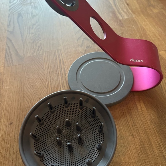 Dyson Magenta Hair Dryer Stand + Diffuser attachment - Picture 2 of 3